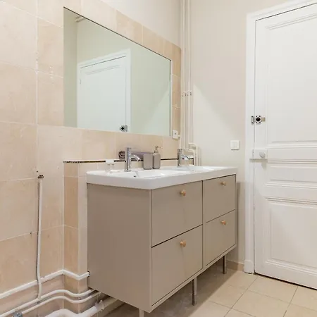 Exceptional Luxury Near Avenue Foch In 16th Apartment *